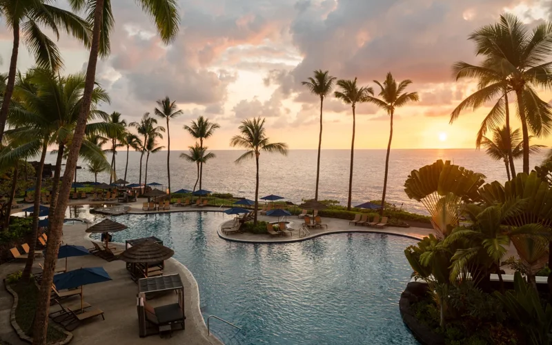 OUTRIGGER Kona Resort and Spa grounds beside the ocean