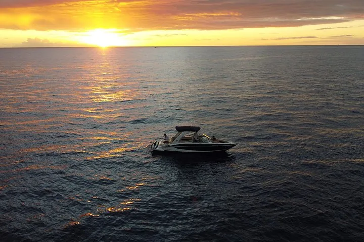 Sunset Cruise & Manta Night Snorkeling Charter — photo 2