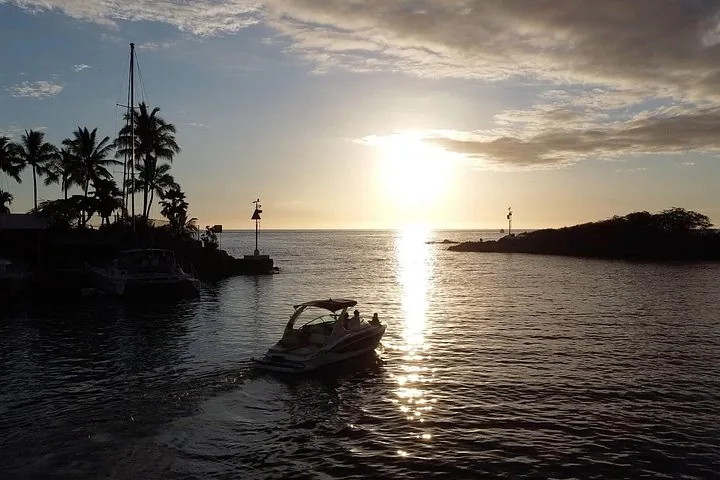 Sunset Cruise & Manta Night Snorkeling Charter — photo 5